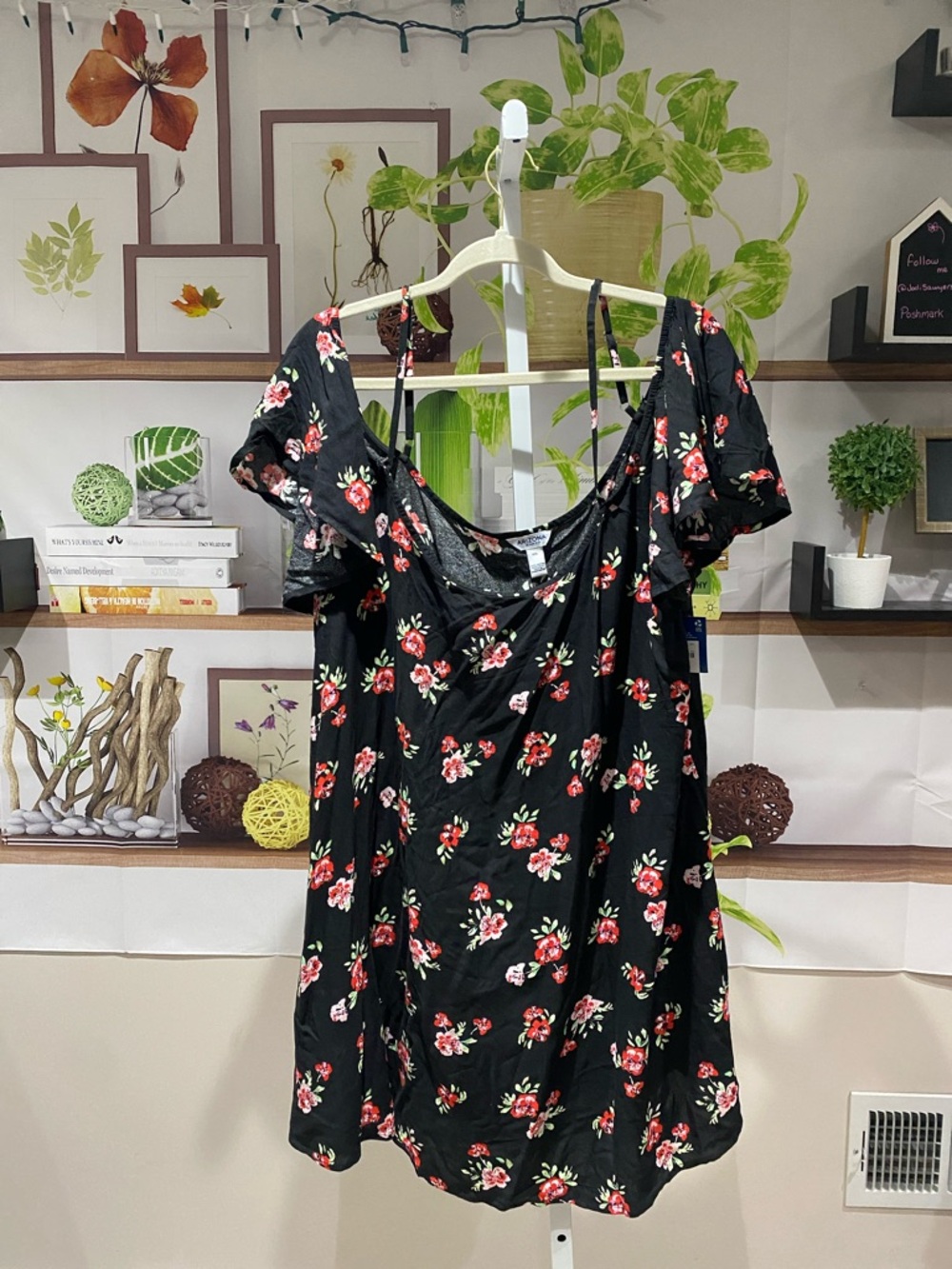 Arizona Jean Company Black Floral Cold-Shoulder Dress XXL. Ptp is 25